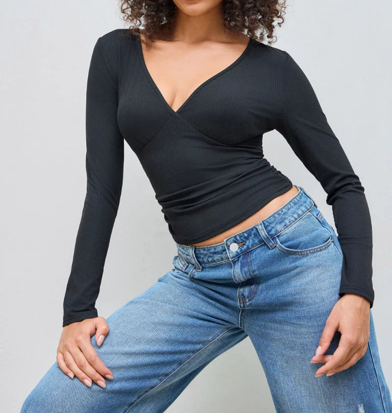 Dopasowany top z długim rękawem i kopertowym dekoltem w kształcie V