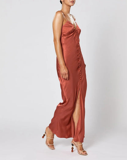 Satynowa sukienka maxi typu slip w odcieniu rdzawym